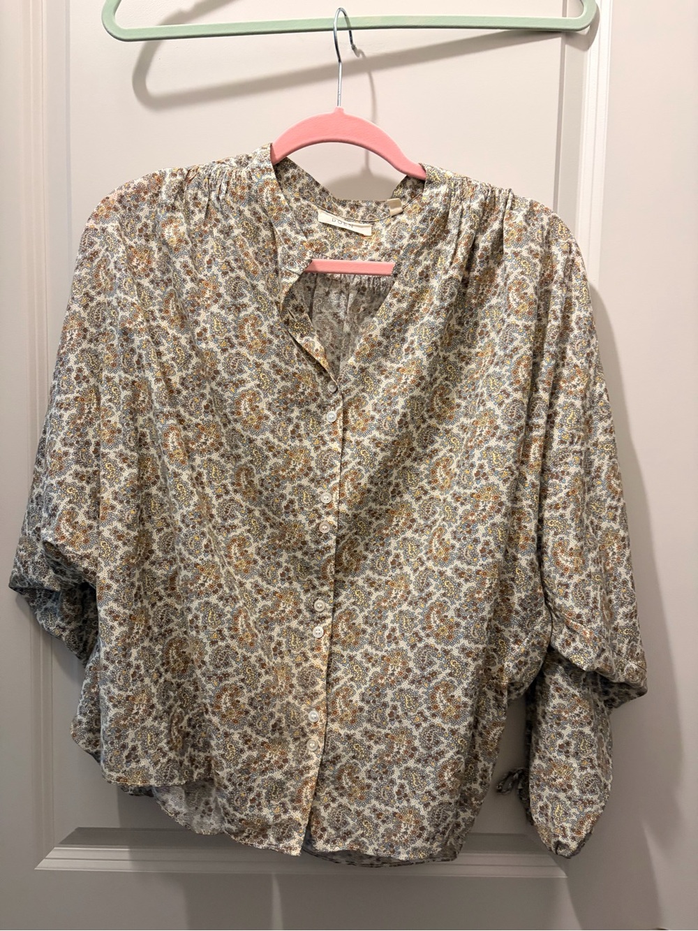 Doen Button-Front Women’s Top in Cream and Tan Paisley